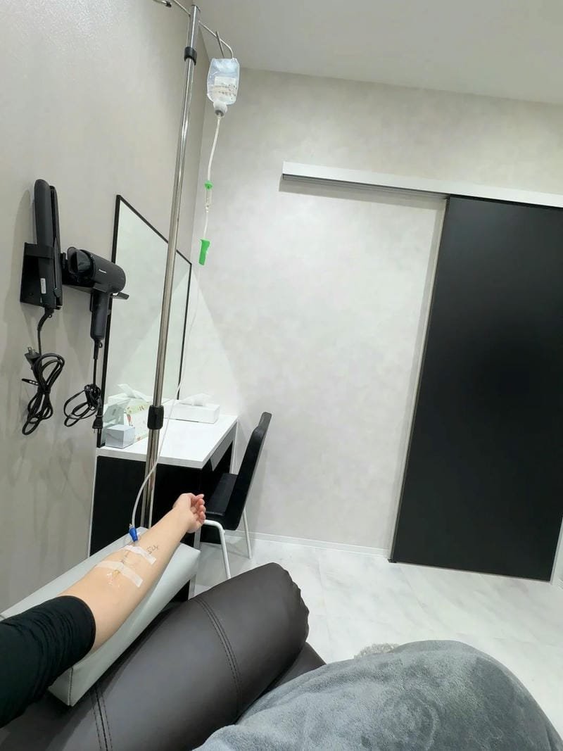 180+ Truyền nước tại nhà ảnh thật từ nhiều góc chụp thực tế 1 tay truyền nước tại nhà ảnh thật