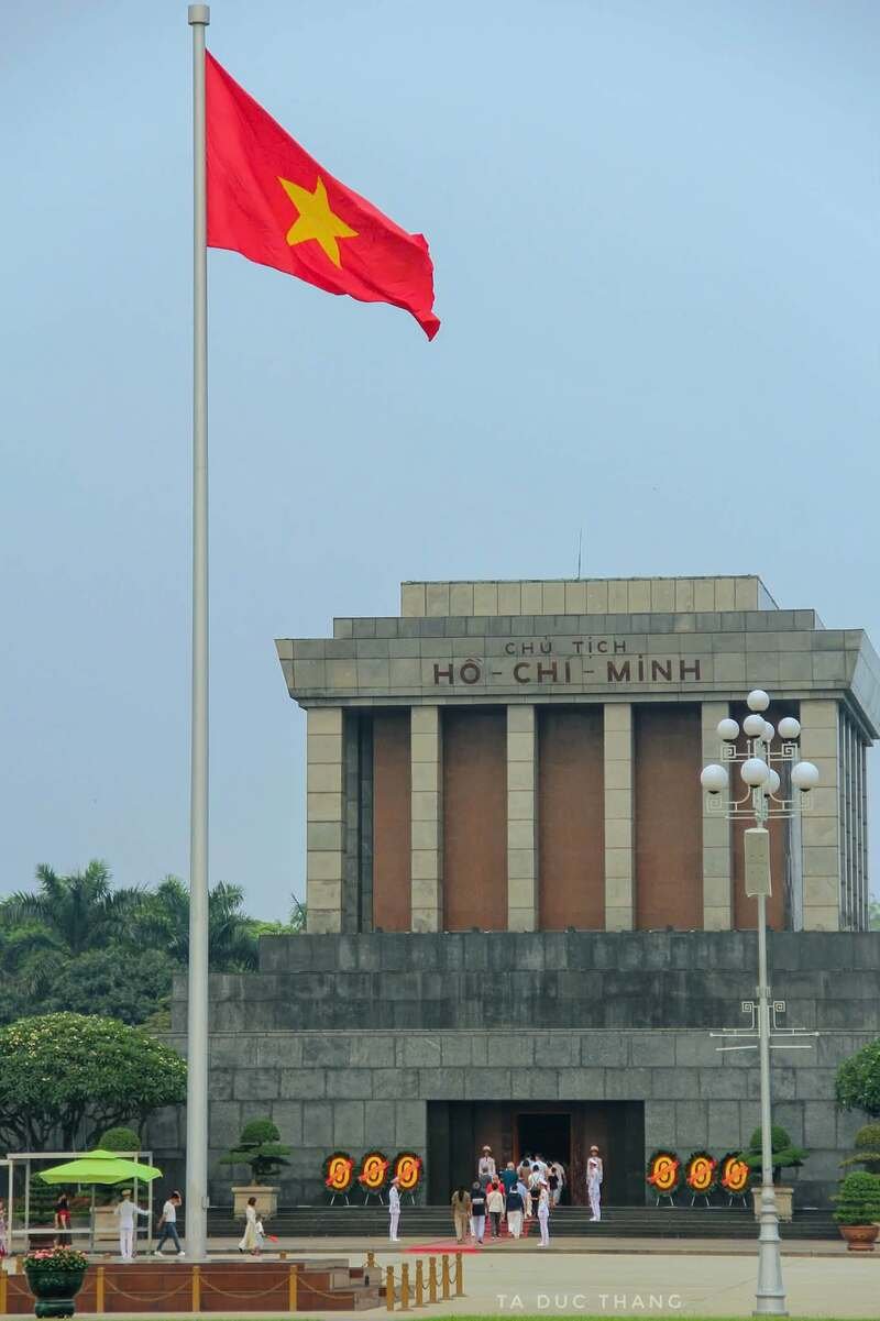 99+ Ảnh Lăng Bác trang nghiêm và bình yên trong mọi góc nhìn 16 ảnh lăng bác 15