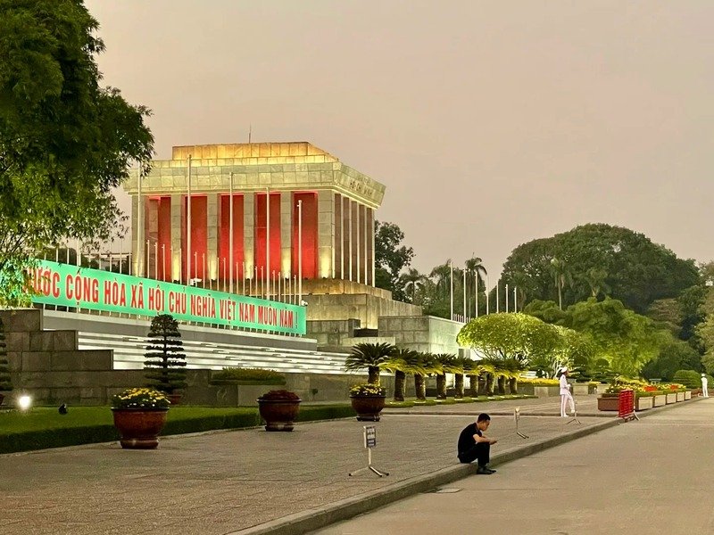99+ Ảnh Lăng Bác trang nghiêm và bình yên trong mọi góc nhìn 14 ảnh lăng bác 17