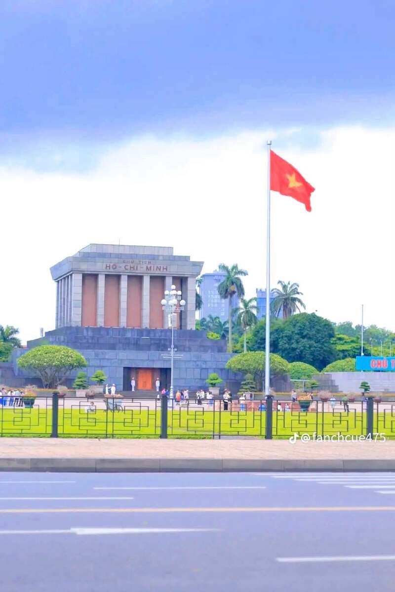 99+ Ảnh Lăng Bác trang nghiêm và bình yên trong mọi góc nhìn 28 ảnh lăng bác 3