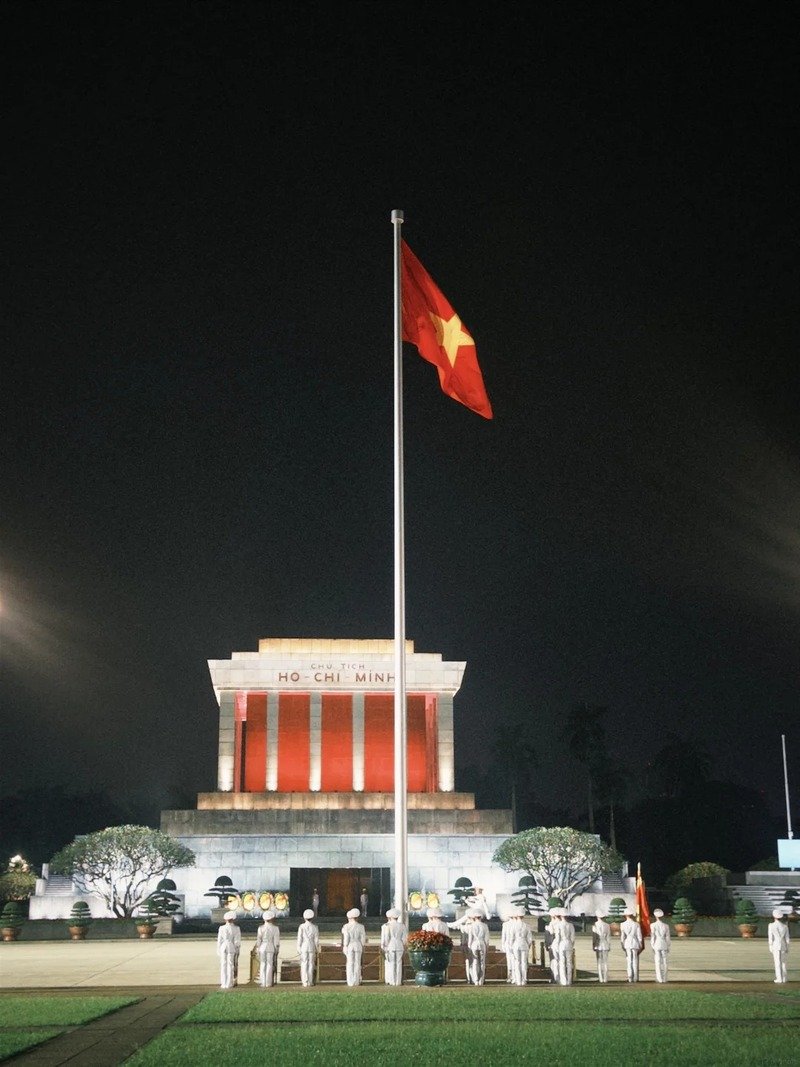 99+ Ảnh Lăng Bác trang nghiêm và bình yên trong mọi góc nhìn 1 hình ảnh lăng bác