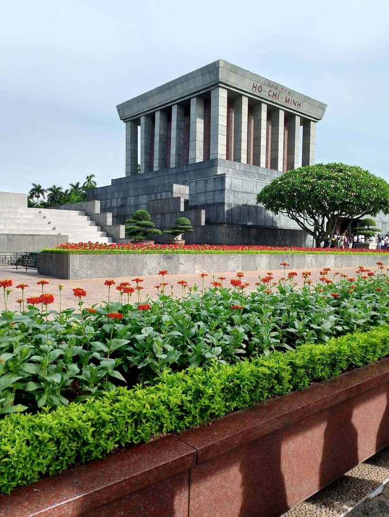 99+ Ảnh Lăng Bác trang nghiêm và bình yên trong mọi góc nhìn 23 ảnh lăng bác 8