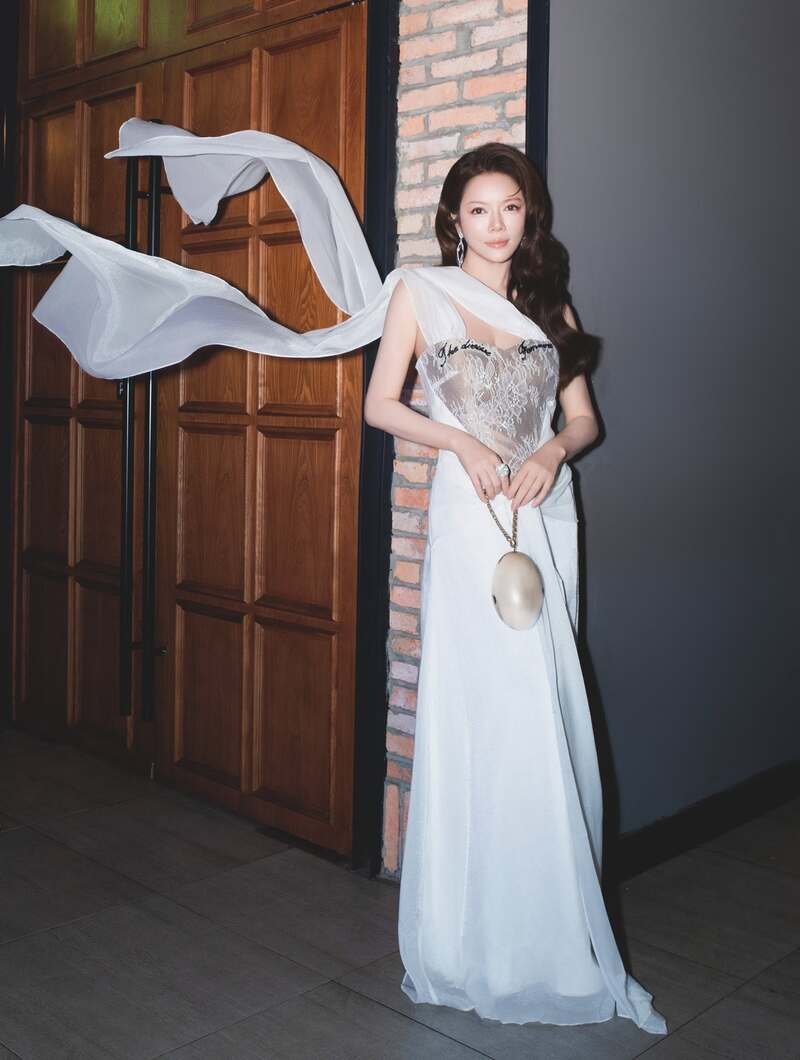ảnh lý nhã kỳ 32