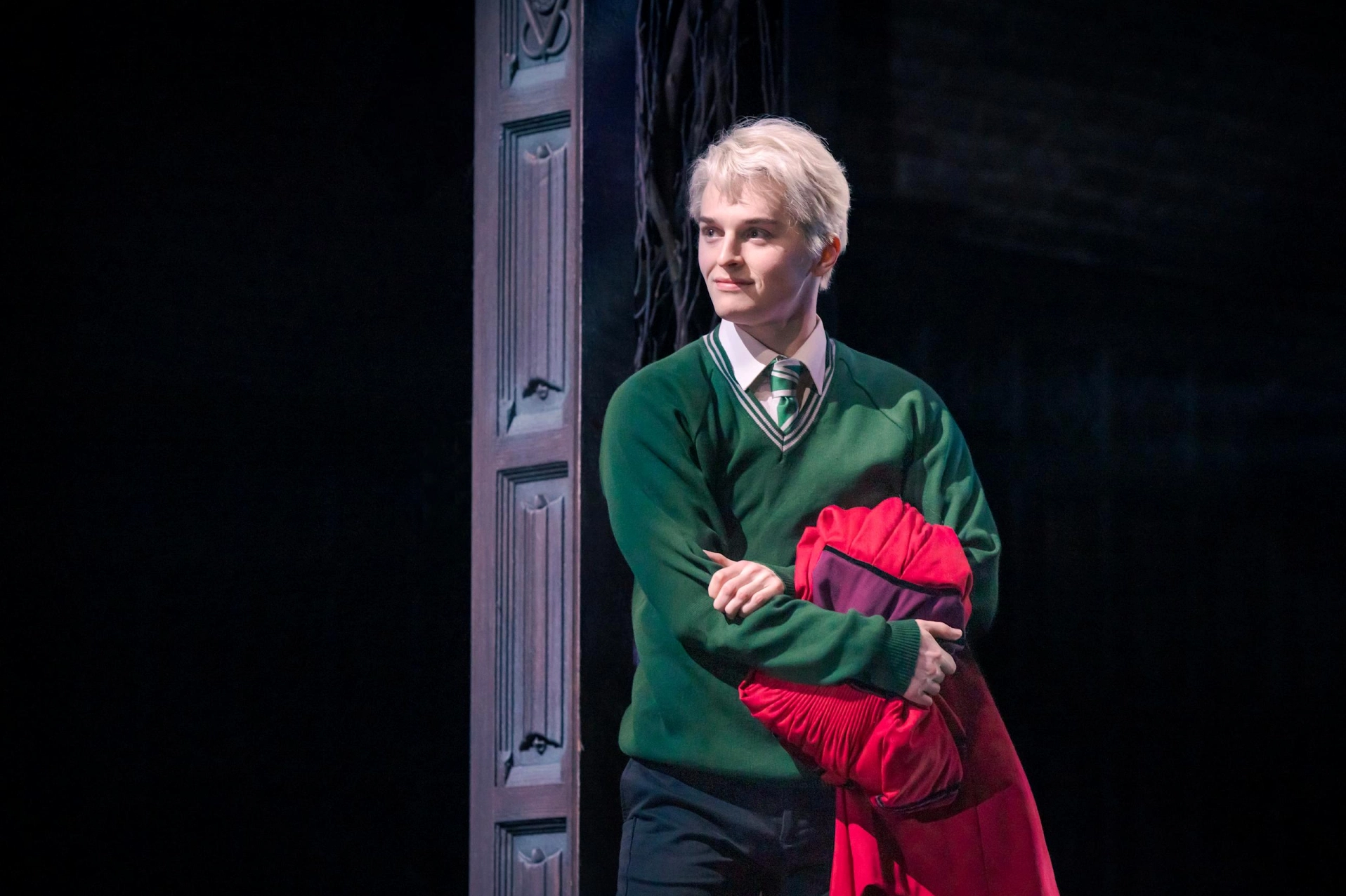 Draco Malfoy là ai? Chân dung kẻ phản diện có sức hút nhất Harry Potter 11 Draco Malfoy trên poster