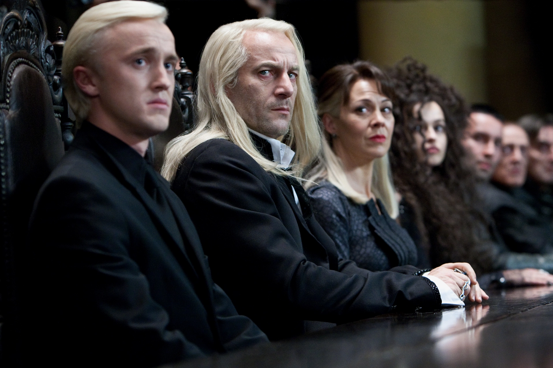 Draco Malfoy là ai? Chân dung kẻ phản diện có sức hút nhất Harry Potter 4 Gia đình Malfoy trong Căn phòng Cần thiết