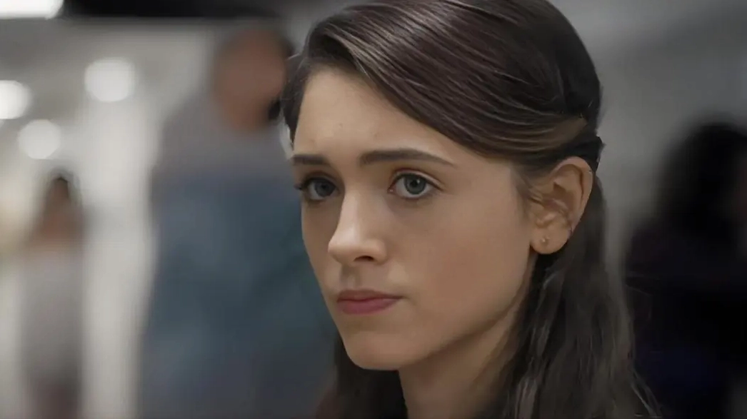 Nancy Stranger là ai? Hé lộ toàn bộ thông tin về cô nàng mạnh mẽ 6 Nancy Wheeler nhìn xa xăm
