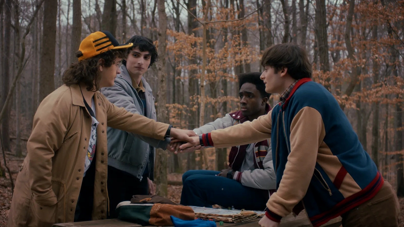 Robin Buckley Là Ai? Hé Lộ Bí Mật Nhân Vật Stranger Things 2 Robin và Steve Harrington trong Stranger Things